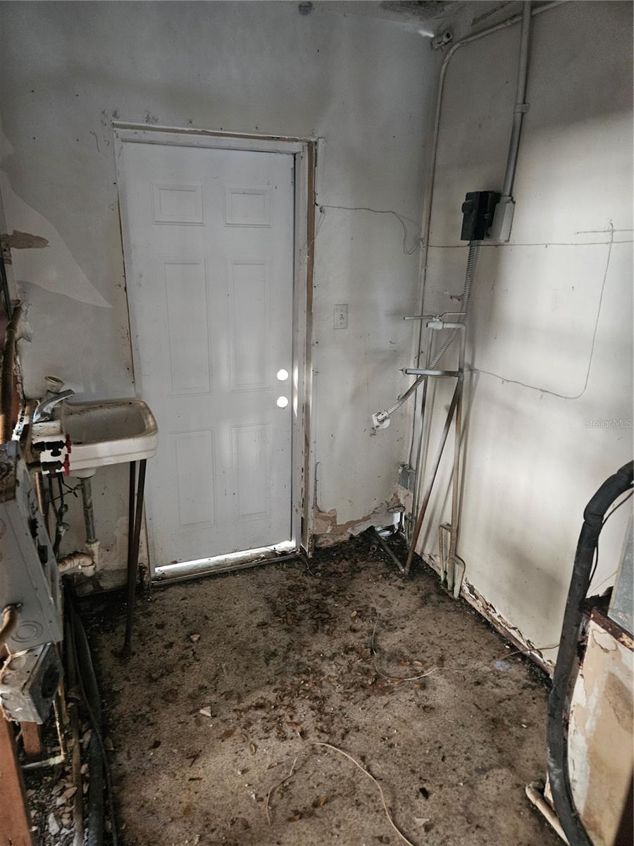 Image 6 of 24 For 2814 Palmadelia Avenue