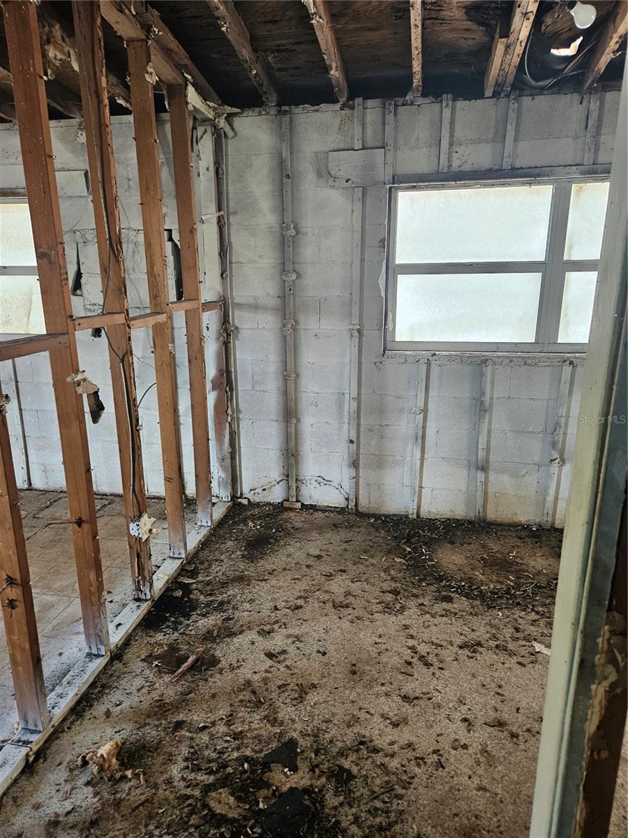 Image 7 of 24 For 2814 Palmadelia Avenue