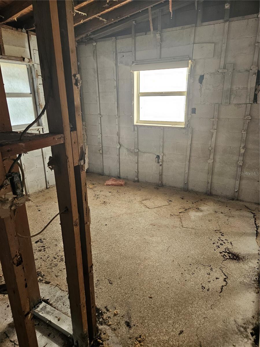 Image 8 of 24 For 2814 Palmadelia Avenue