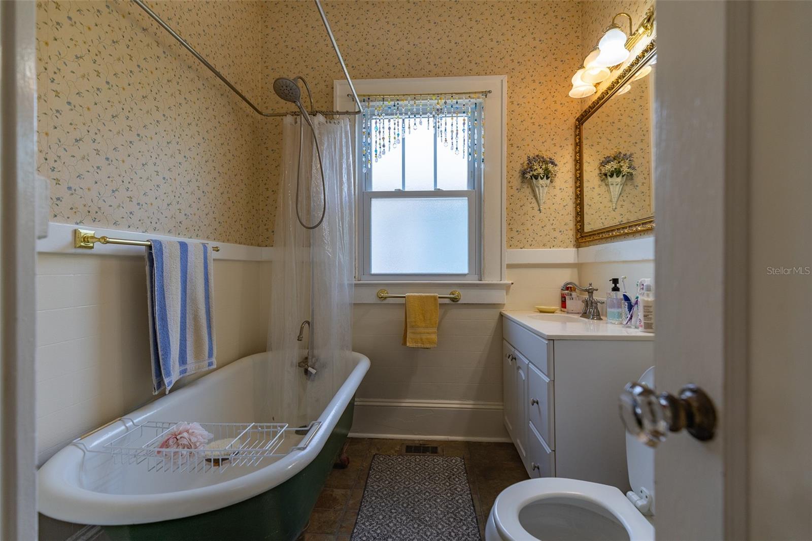 Image 20 of 30 For 1221 18th Street W