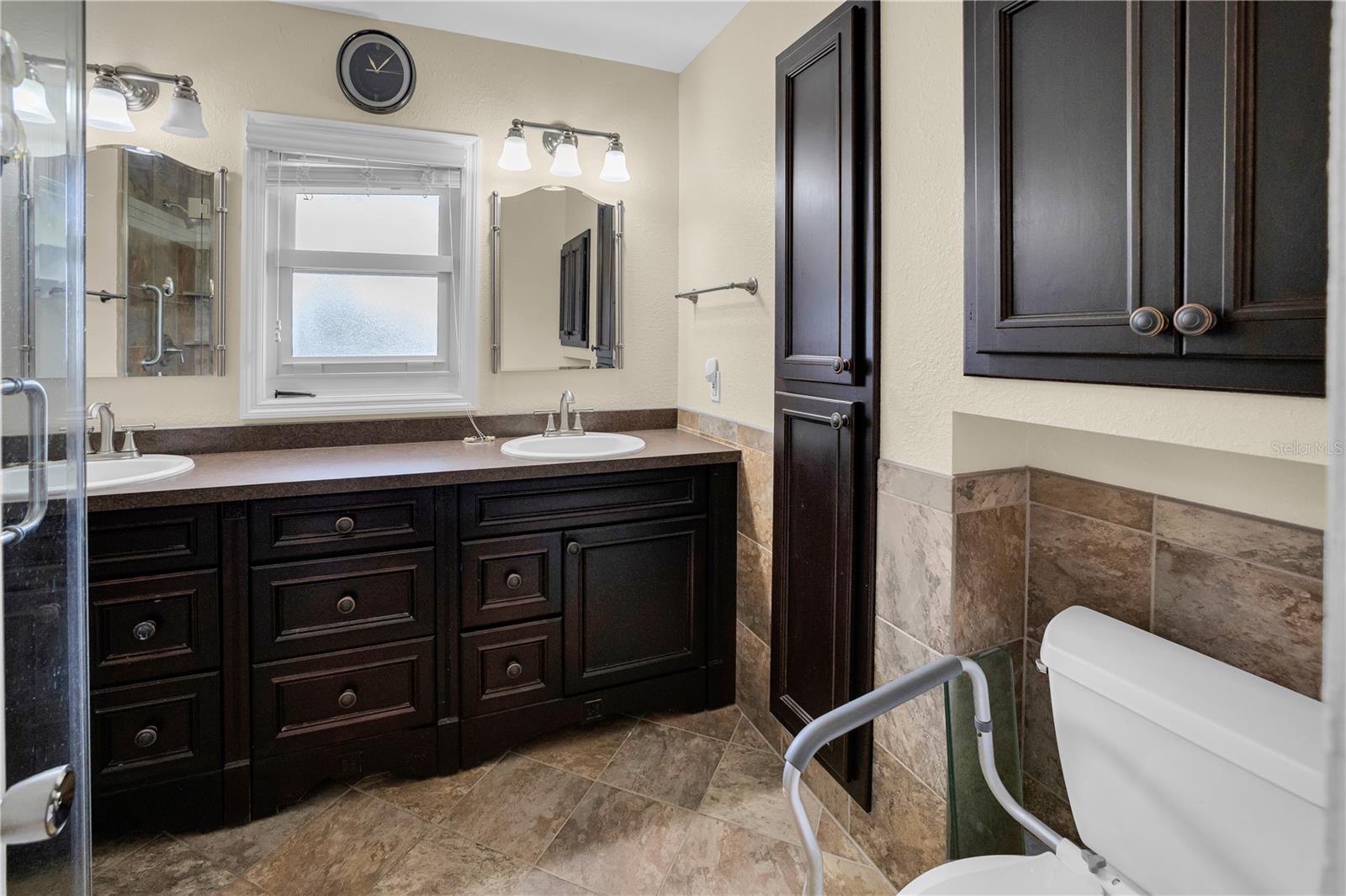 Image 11 of 26 For 7203 Broughton Street
