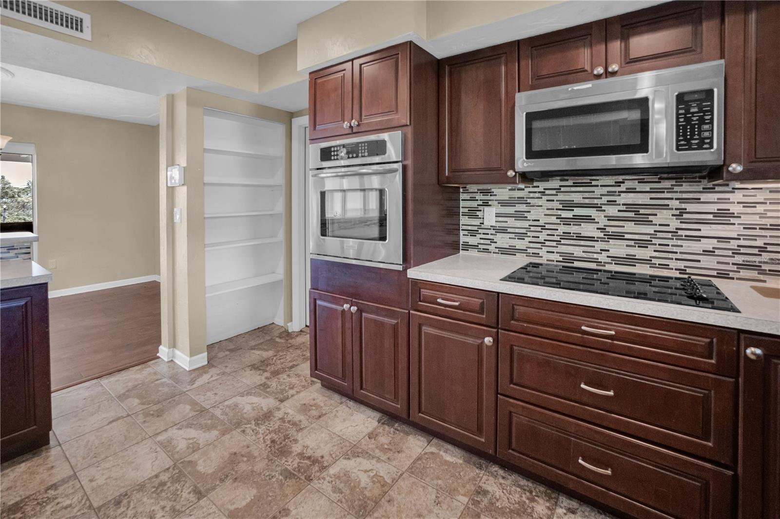 Image 7 of 26 For 7203 Broughton Street