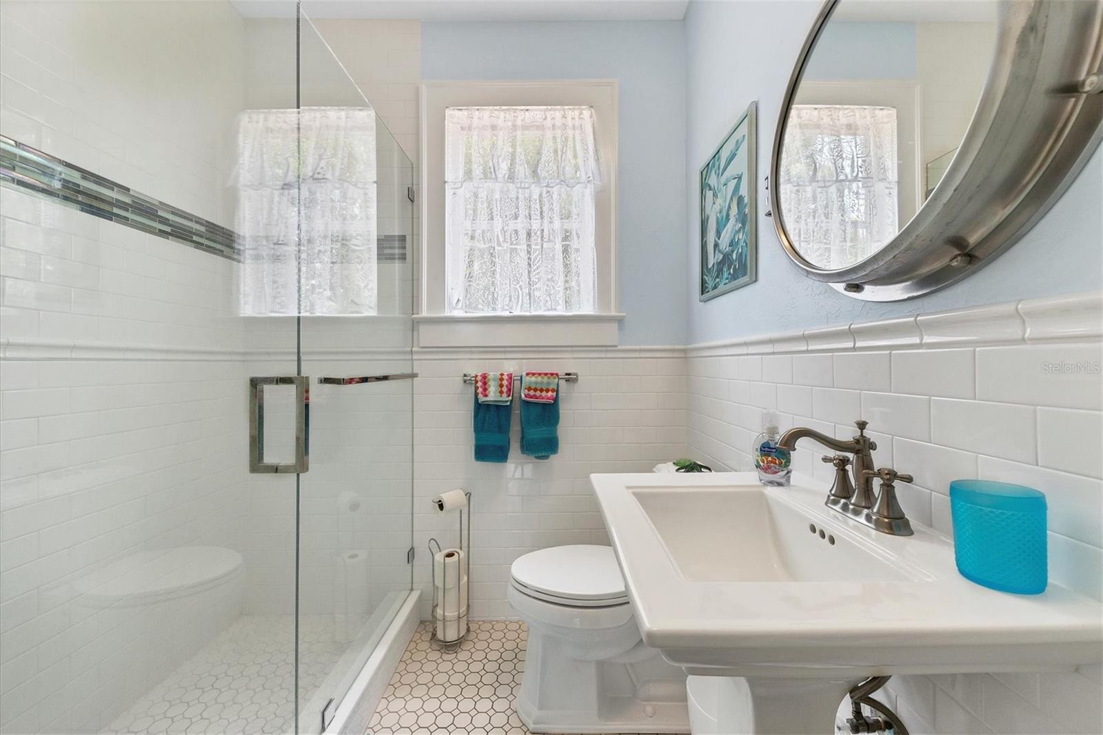 Image 18 of 49 For 1676 Oak Street