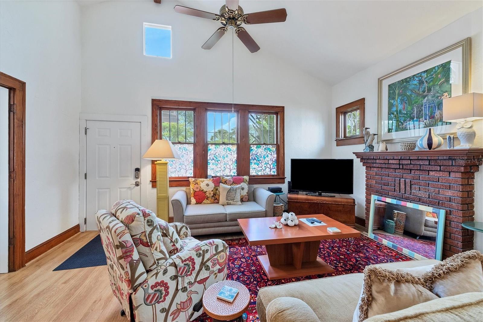 Image 7 of 49 For 1676 Oak Street