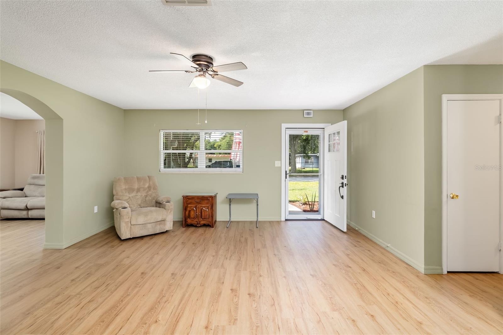 Image 6 of 49 For 1100 Hill Court