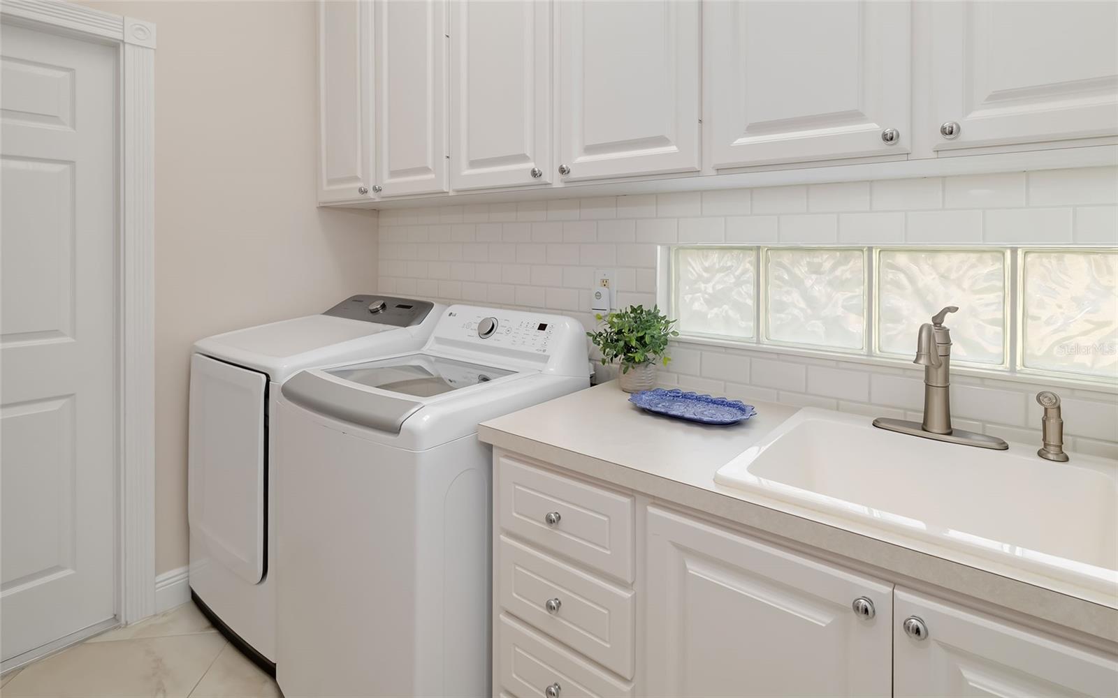 Image 33 of 50 For 5538 Carmona Place