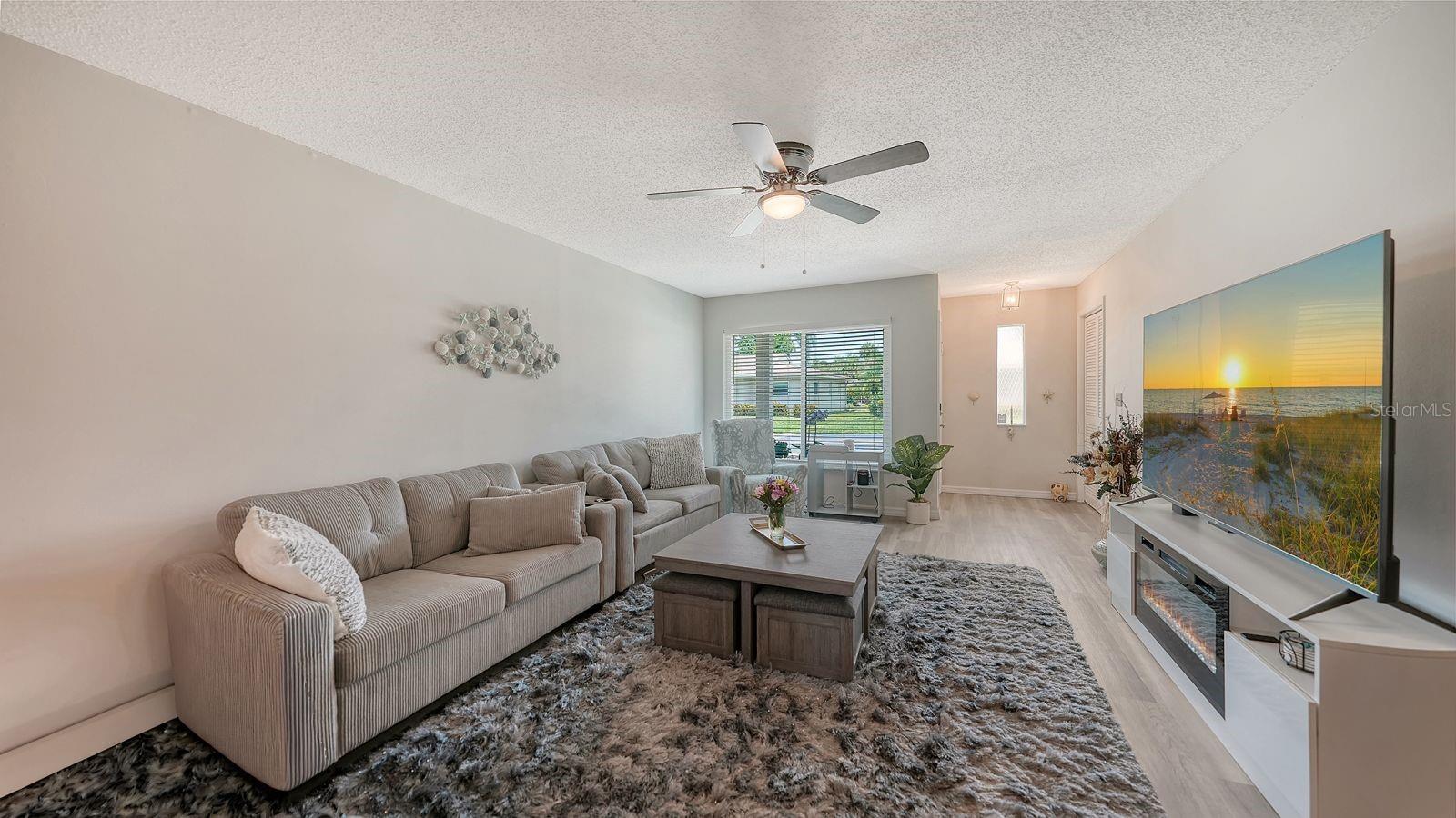 Image 11 of 49 For 2902 Captiva Gardens Drive 3