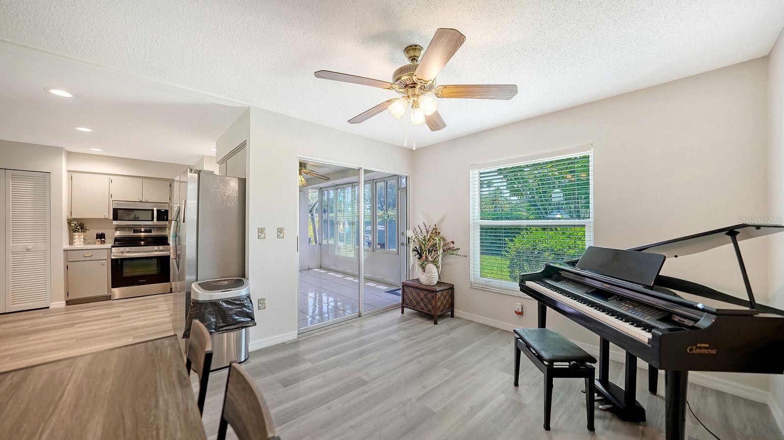 Image 18 of 49 For 2902 Captiva Gardens Drive 3
