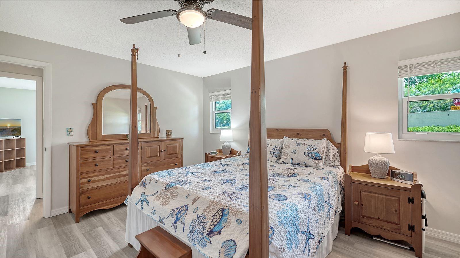 Image 20 of 49 For 2902 Captiva Gardens Drive 3