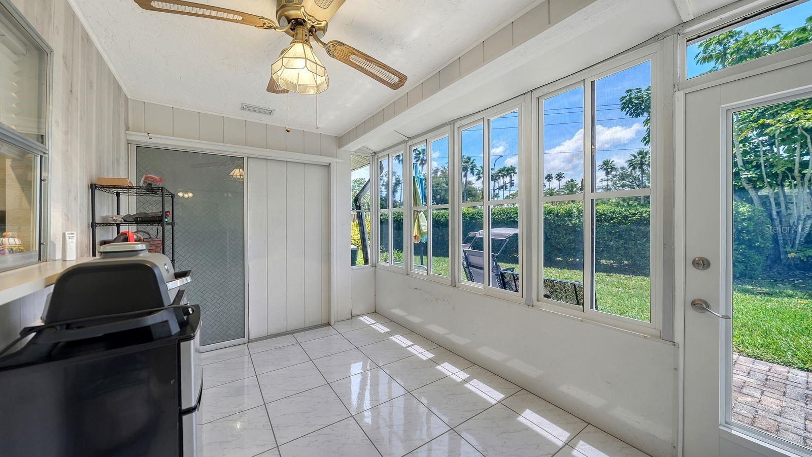 Image 32 of 49 For 2902 Captiva Gardens Drive 3