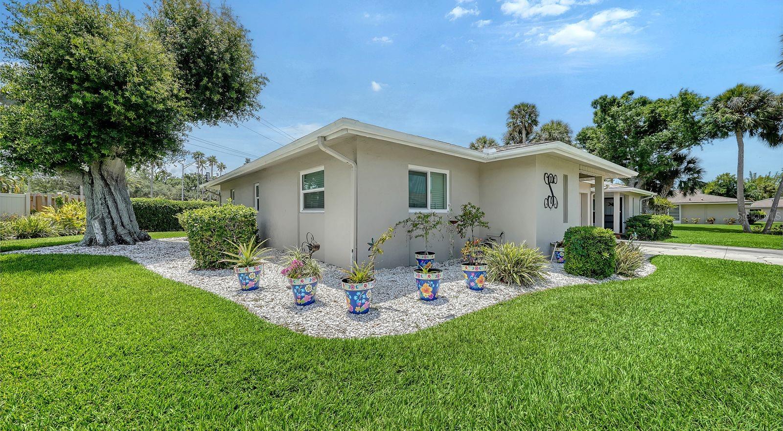 Image 37 of 49 For 2902 Captiva Gardens Drive 3