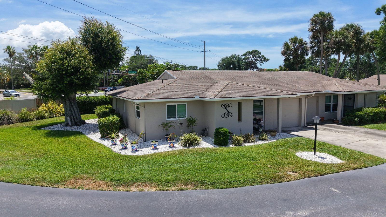Image 4 of 49 For 2902 Captiva Gardens Drive 3