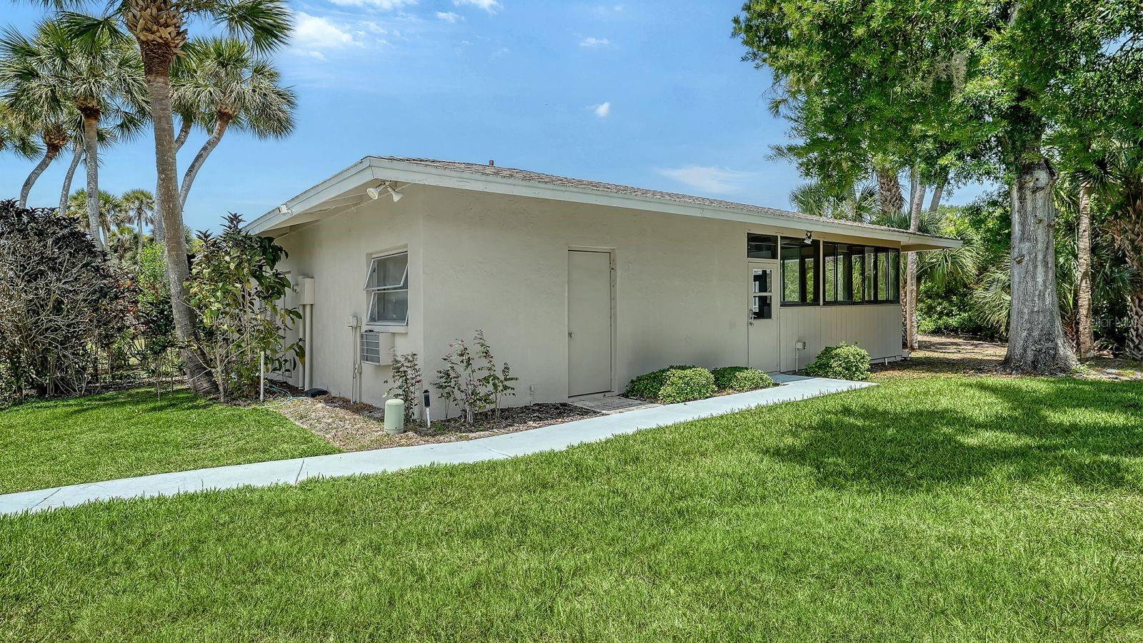 Image 41 of 49 For 2902 Captiva Gardens Drive 3