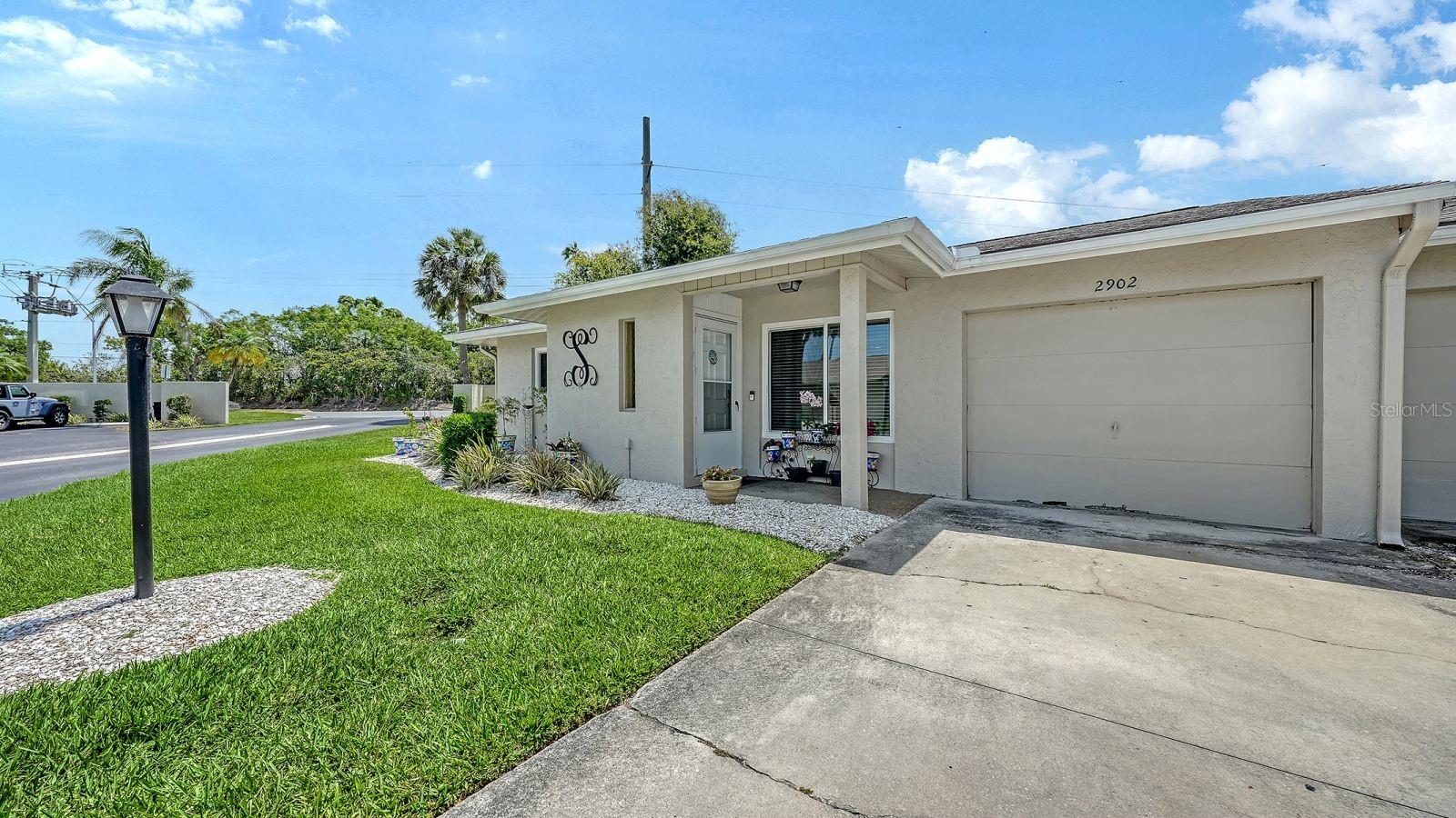 Image 6 of 49 For 2902 Captiva Gardens Drive 3