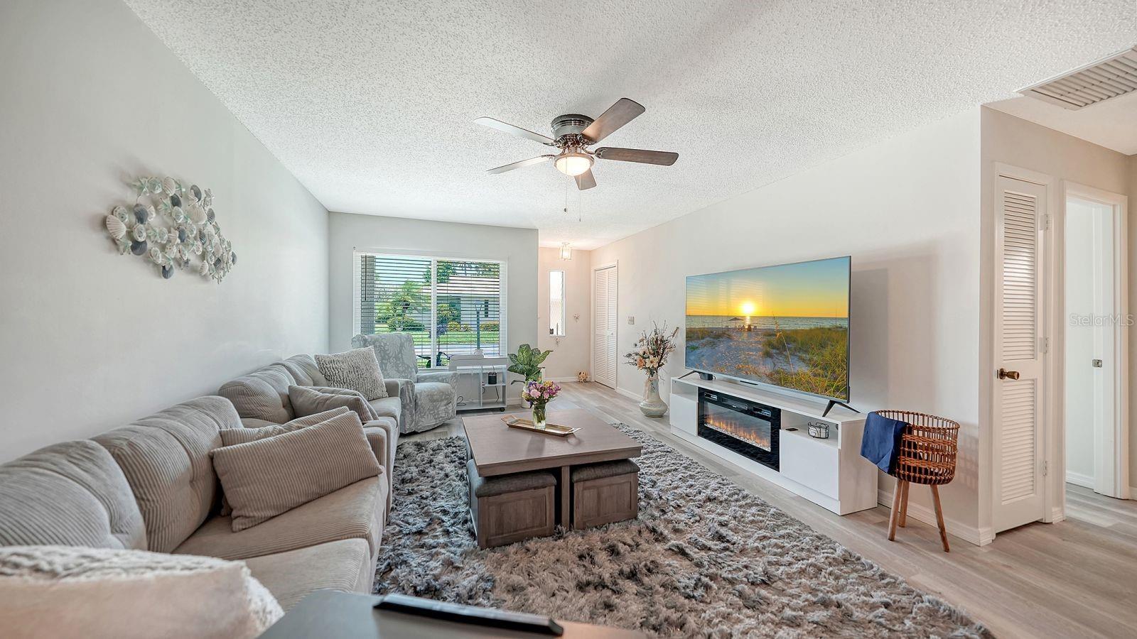 Image 8 of 49 For 2902 Captiva Gardens Drive 3