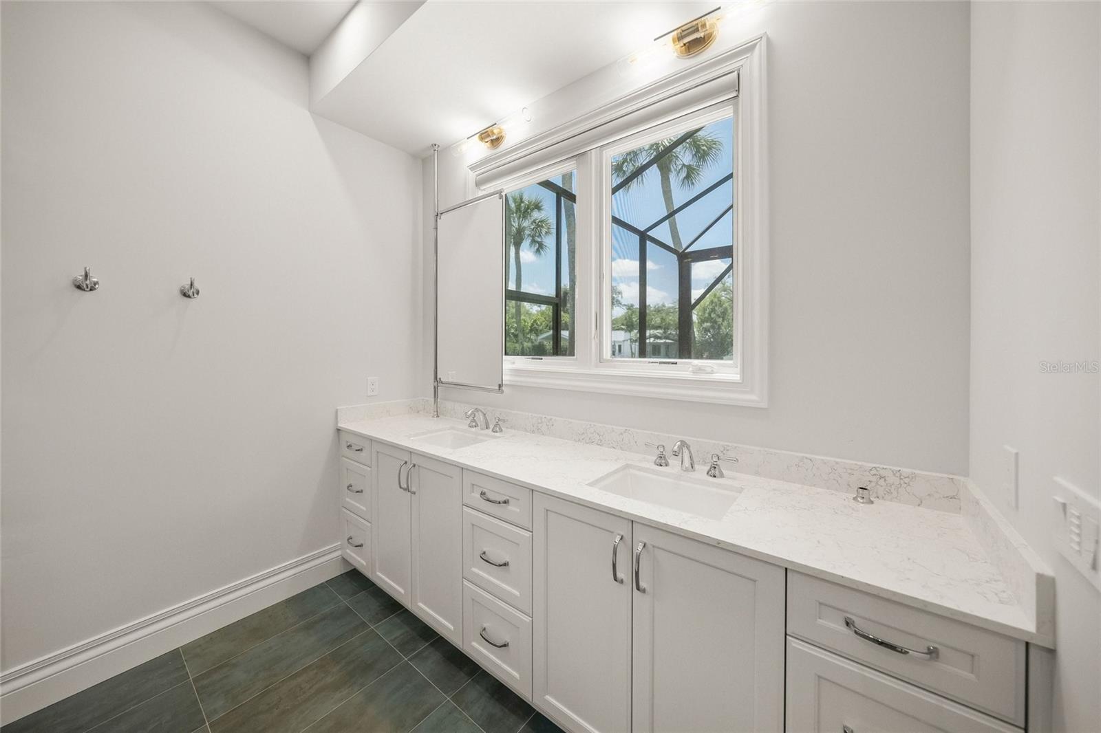 Image 31 of 74 For 1575 Eastbrook Drive