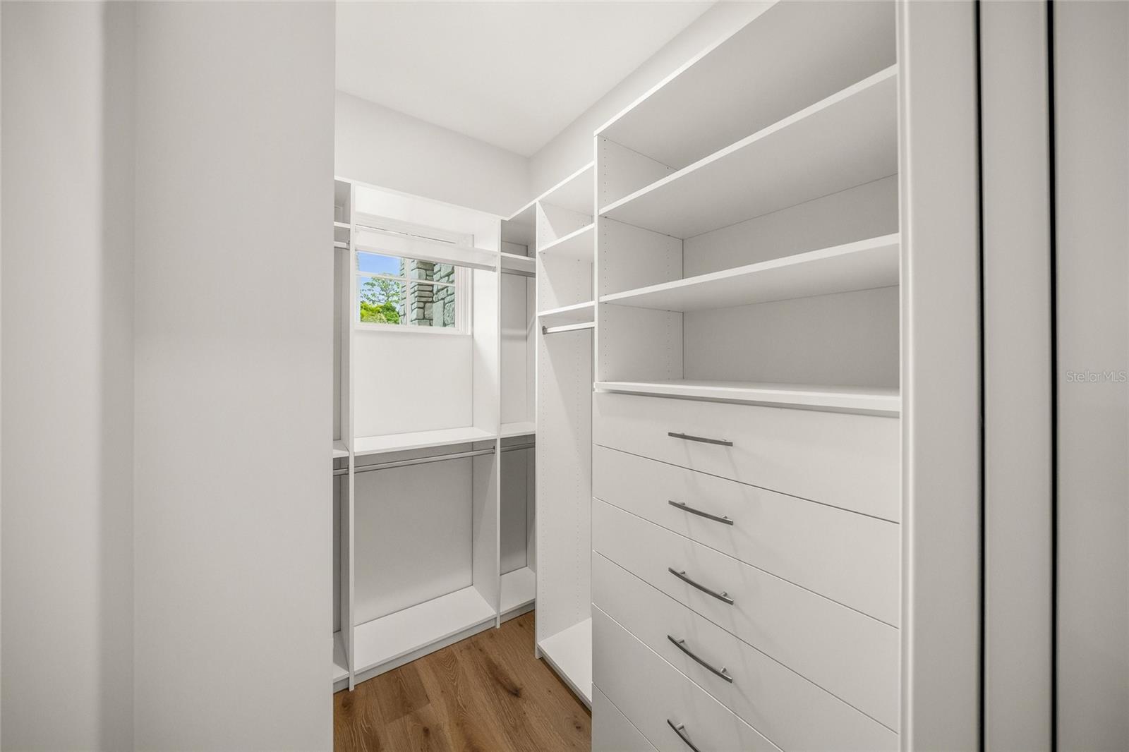 Image 32 of 74 For 1575 Eastbrook Drive