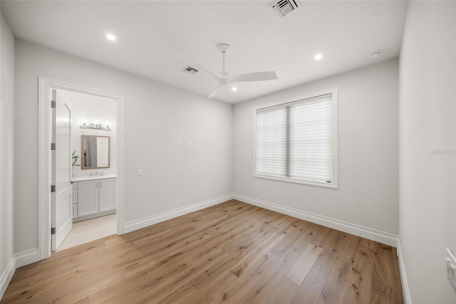 Image 33 of 74 For 1575 Eastbrook Drive