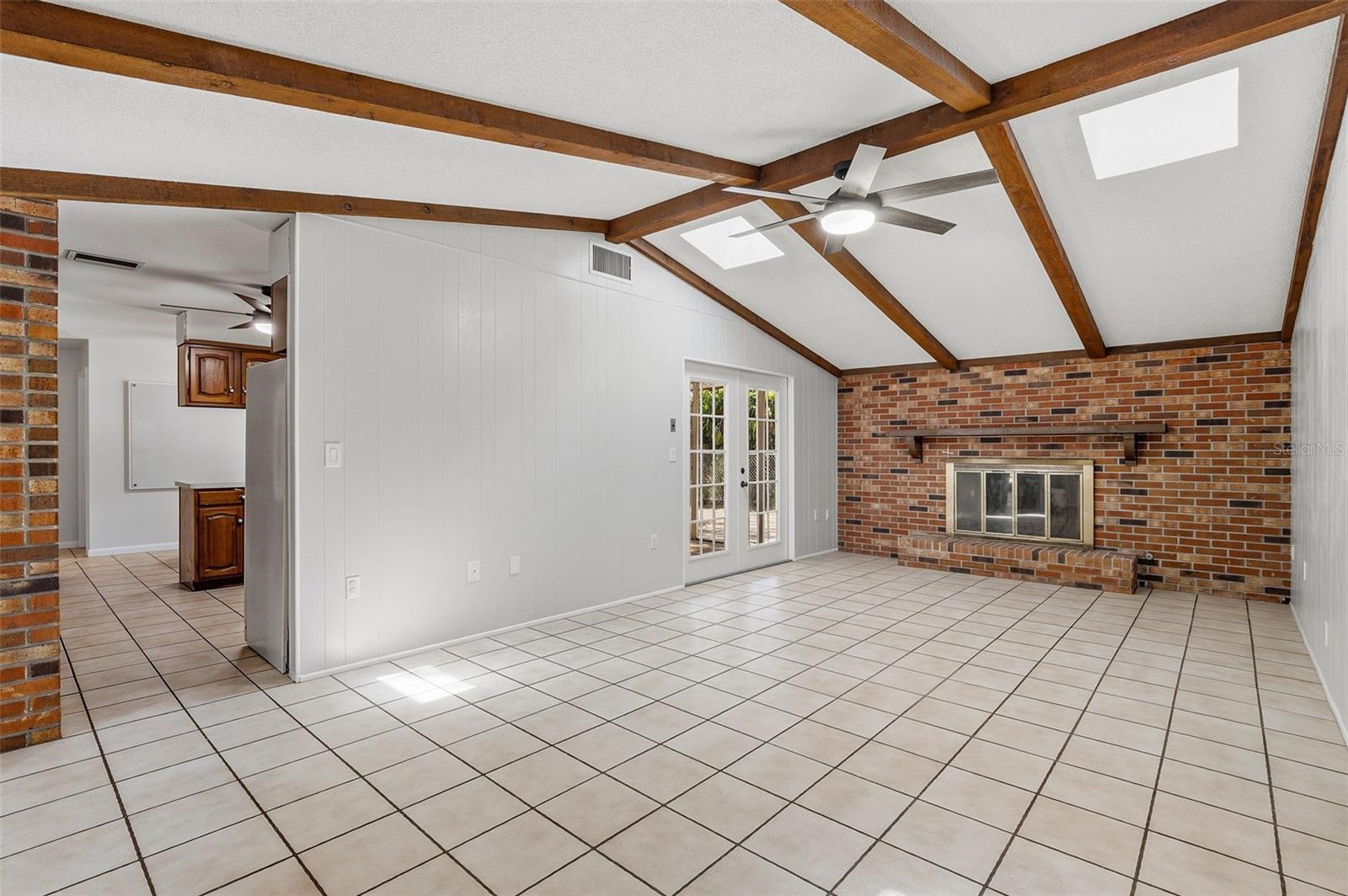 Image 14 of 45 For 2749 Greendale Drive