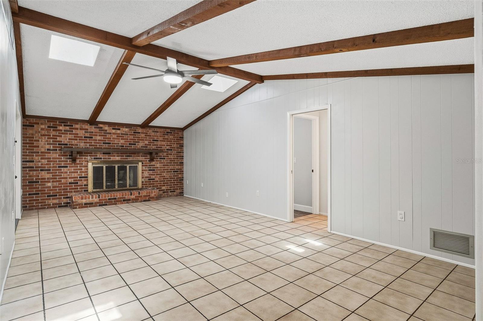 Image 16 of 45 For 2749 Greendale Drive