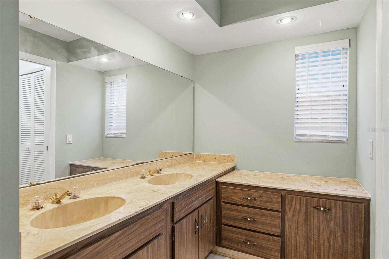 Image 22 of 45 For 2749 Greendale Drive