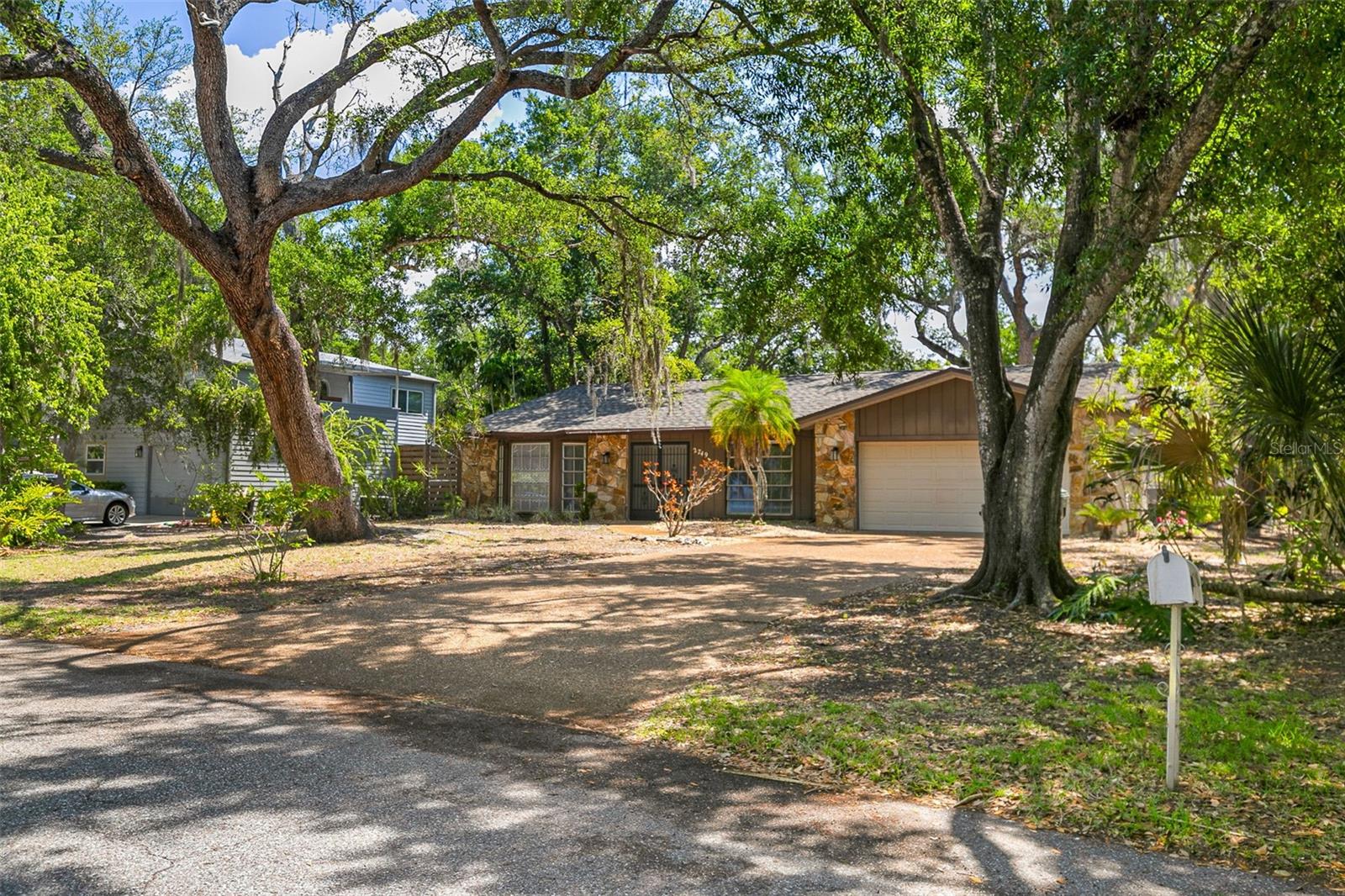 Image 3 of 45 For 2749 Greendale Drive