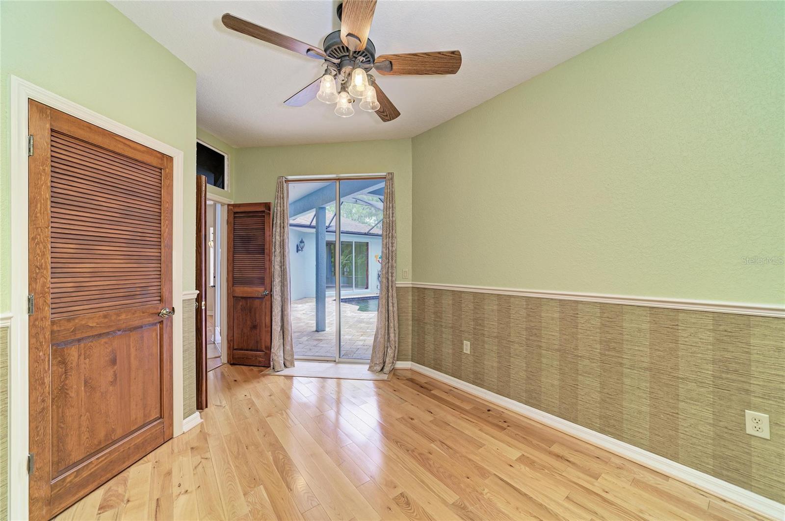 Image 36 of 59 For 5811 30th Court E