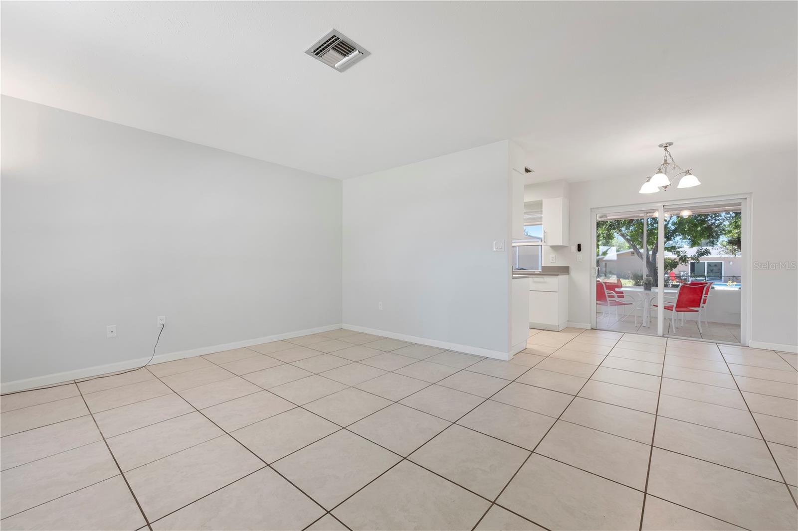 Image 4 of 23 For 5446 Foxwood Drive