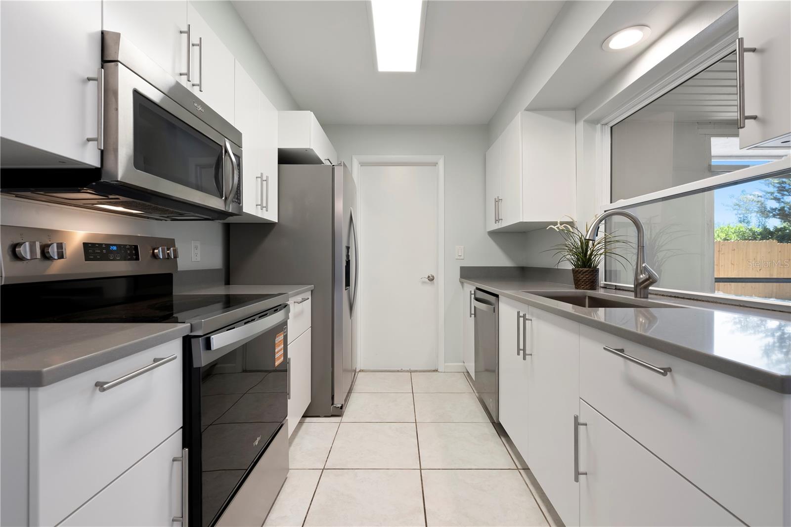 Image 6 of 23 For 5446 Foxwood Drive