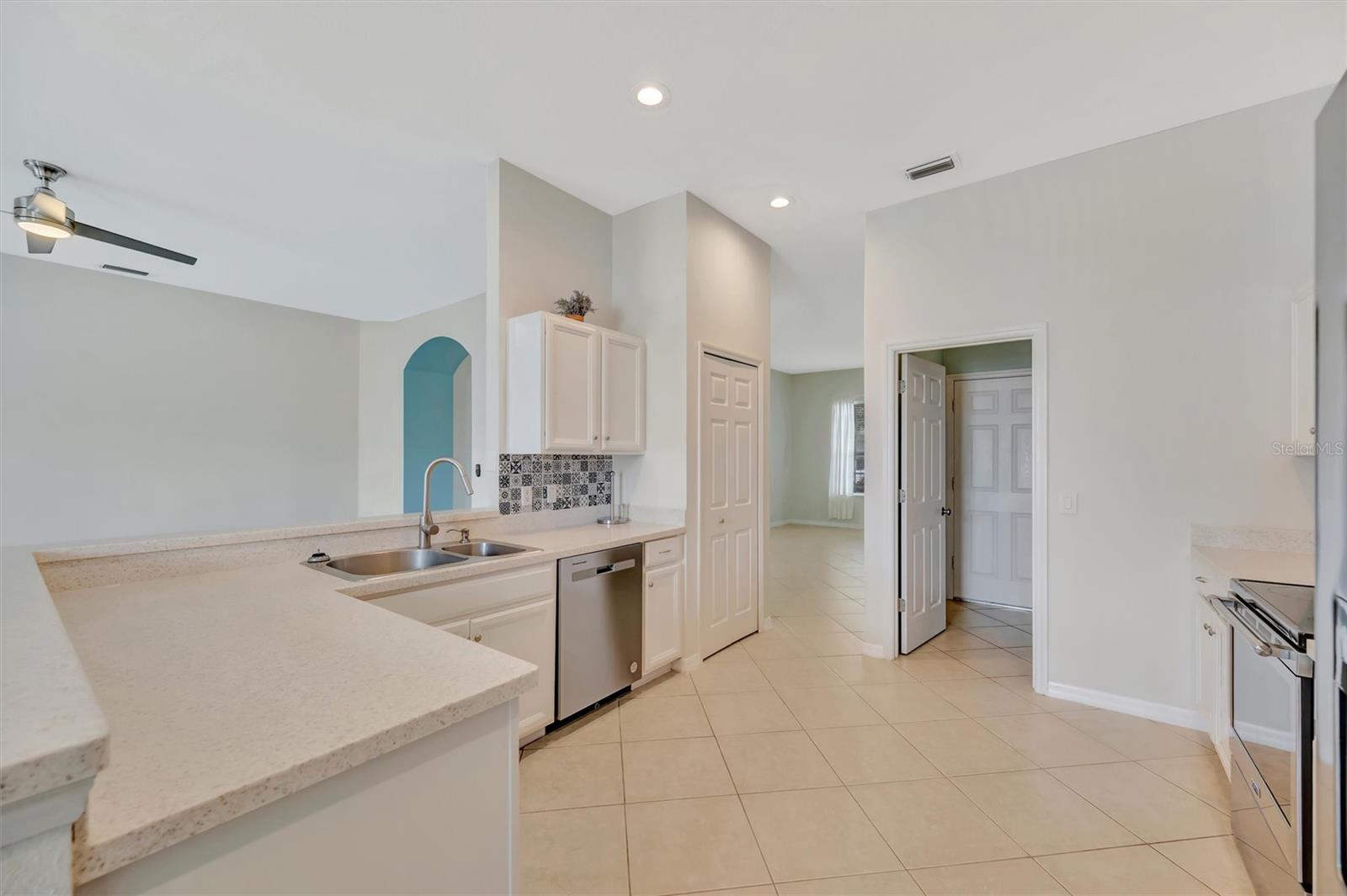 Image 22 of 43 For 4802 Bookelia Circle