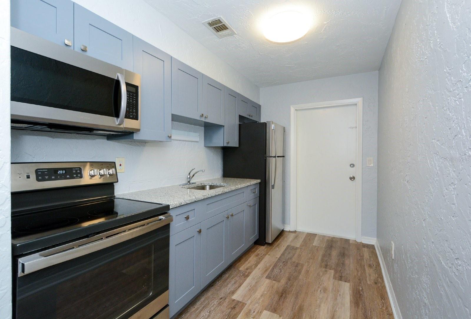 Image 2 of 12 For 2519 9th Avenue W 3