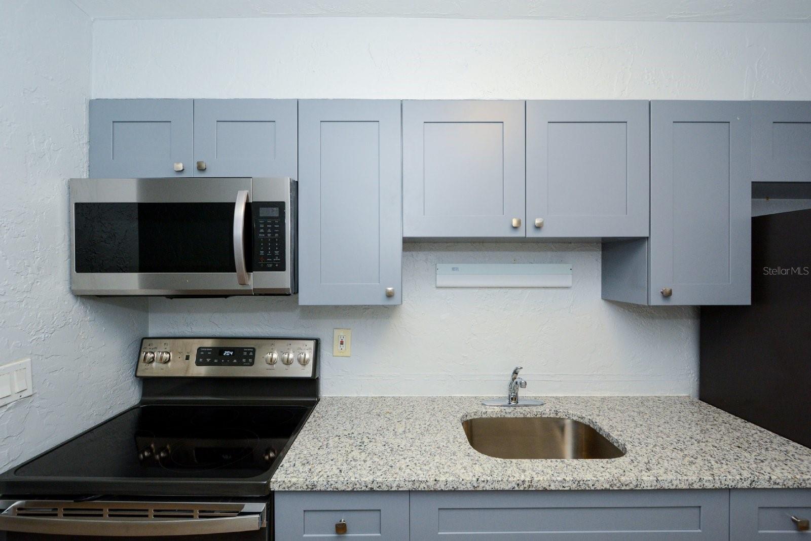 Image 3 of 12 For 2519 9th Avenue W 3