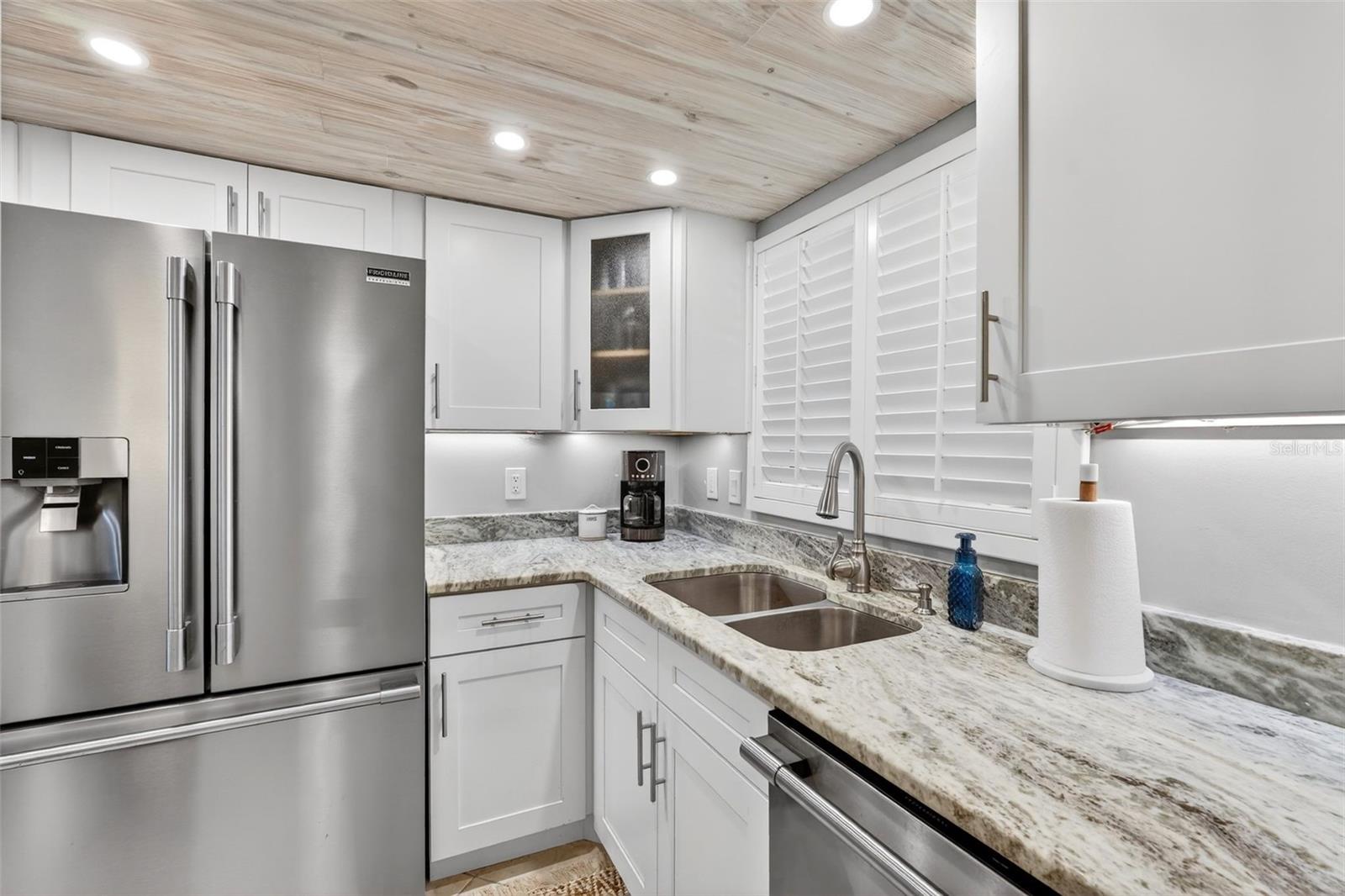 Image 16 of 36 For 633 Alhambra Road 205