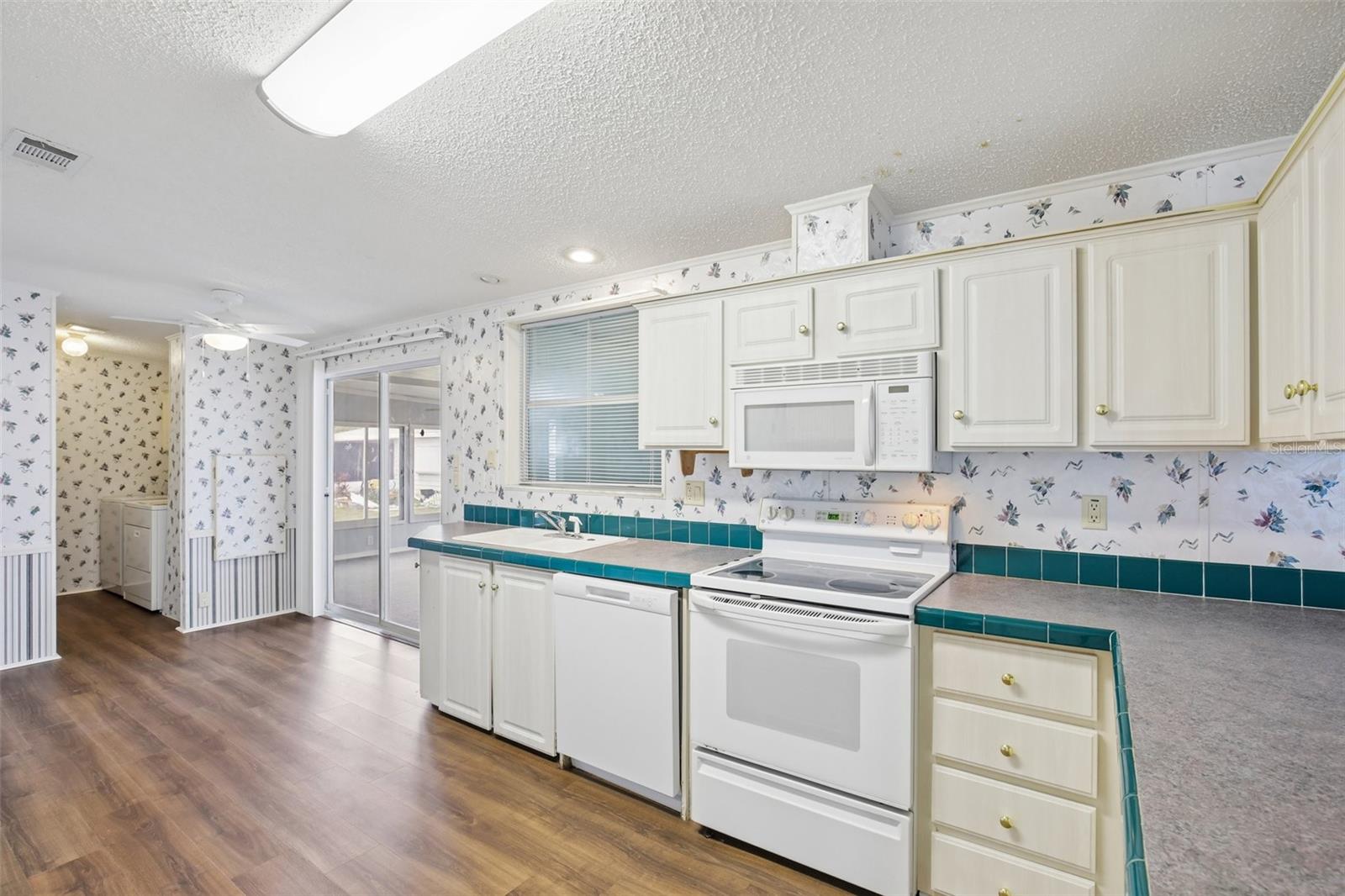 Image 8 of 27 For 6710 36th Avenue E 282