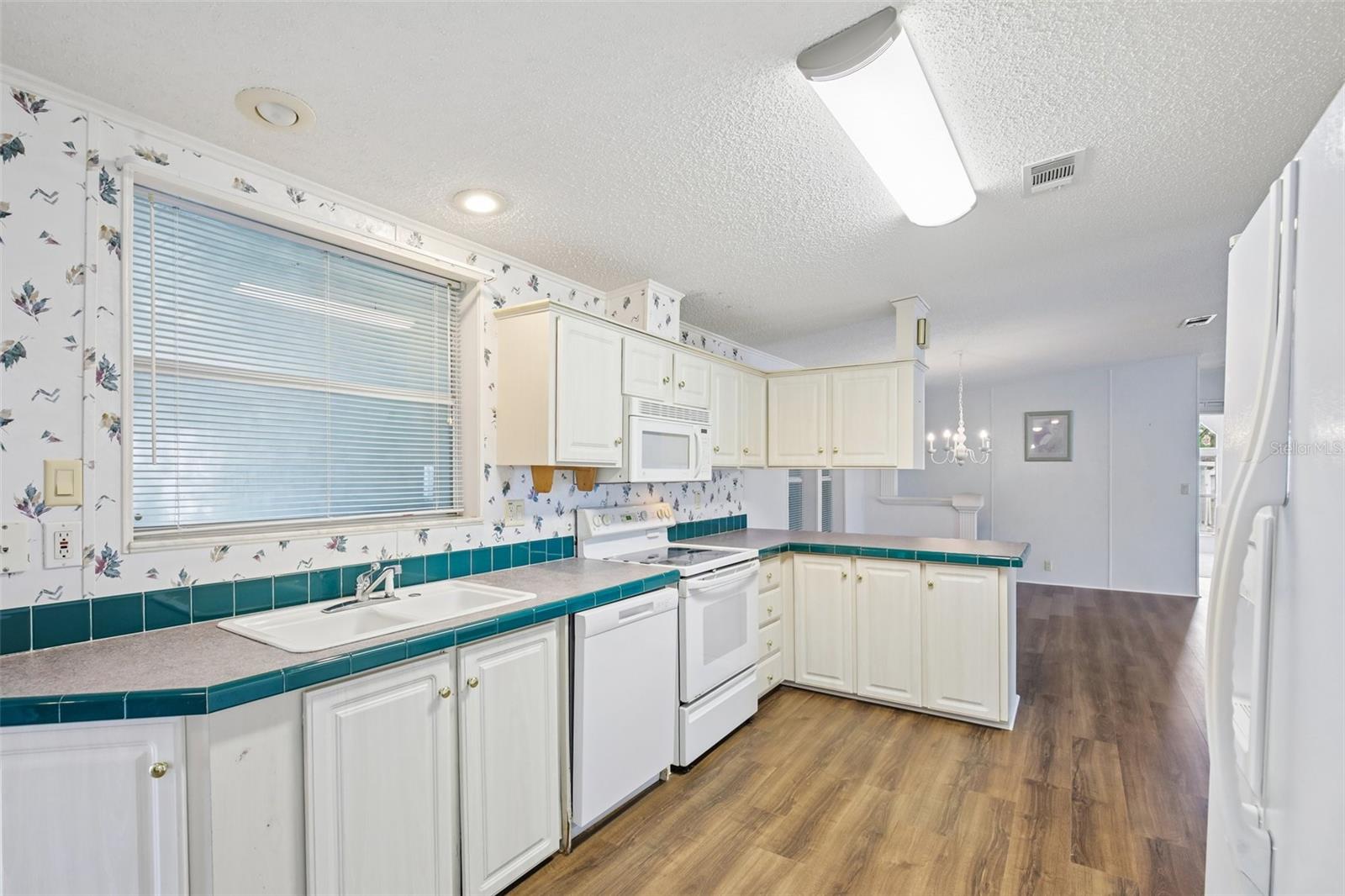 Image 9 of 27 For 6710 36th Avenue E 282