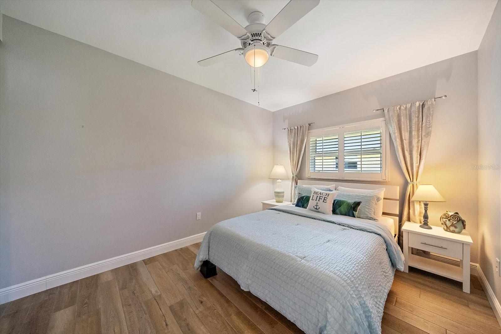 Image 15 of 29 For 5869 Tidewood Avenue 7