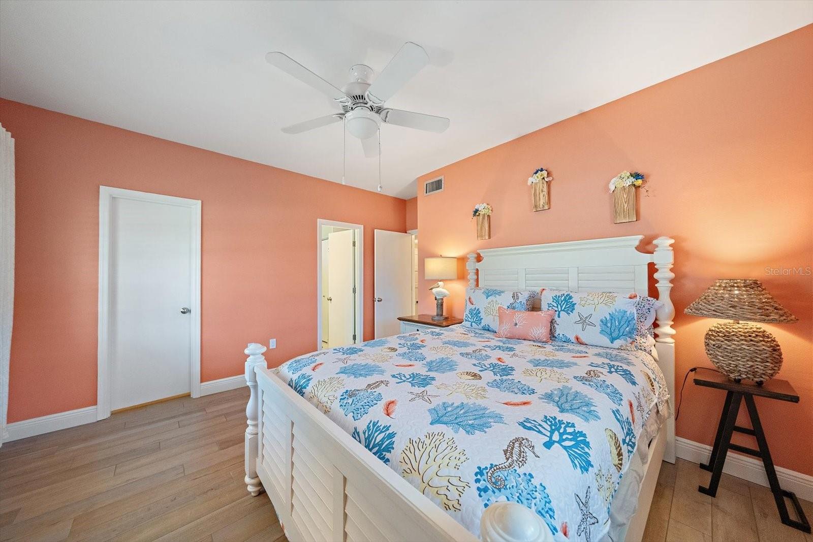Image 19 of 29 For 5869 Tidewood Avenue 7