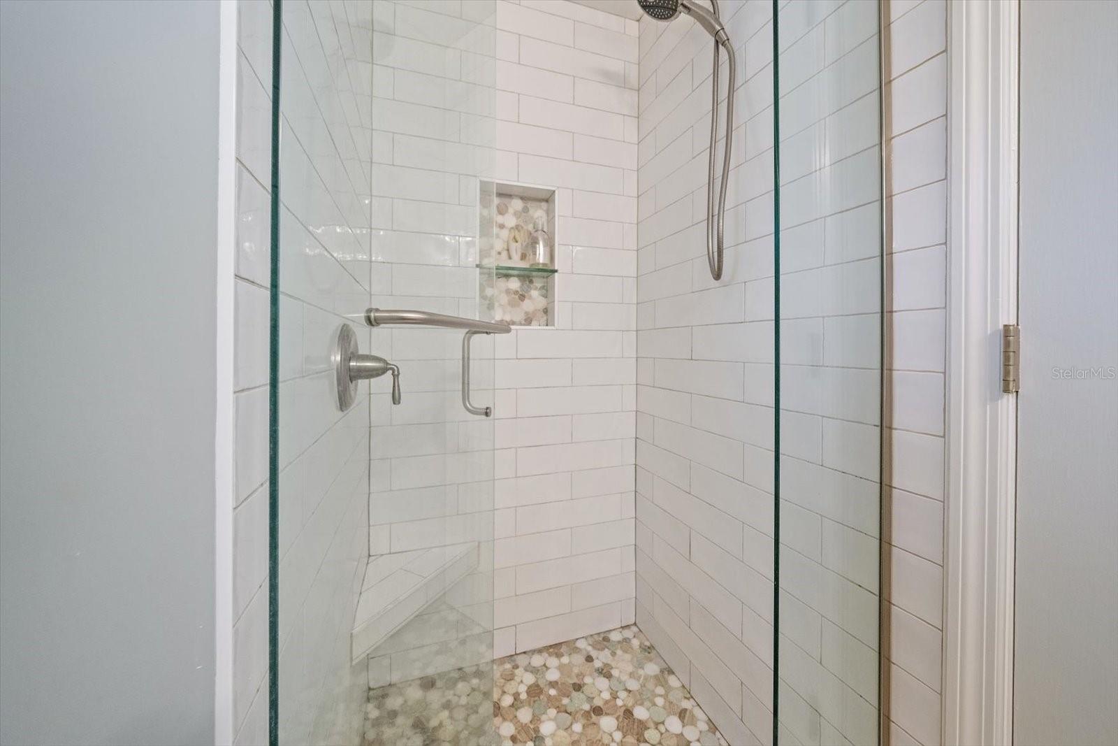 Image 21 of 29 For 5869 Tidewood Avenue 7
