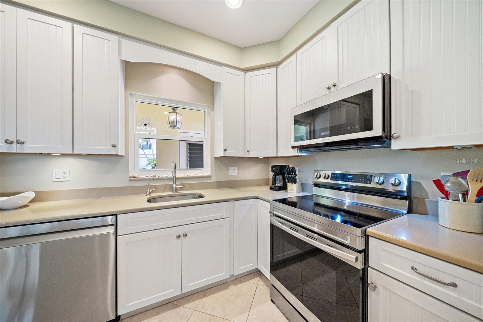 Image 7 of 29 For 5869 Tidewood Avenue 7
