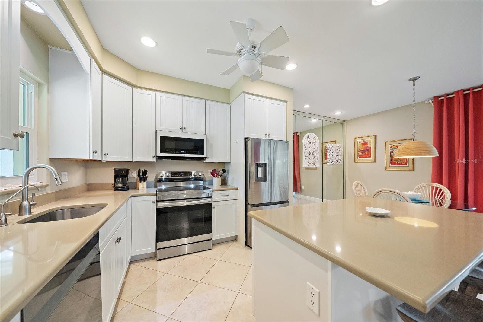 Image 8 of 29 For 5869 Tidewood Avenue 7