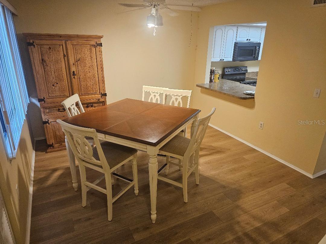 Image 8 of 19 For 956 Sunridge Drive H2