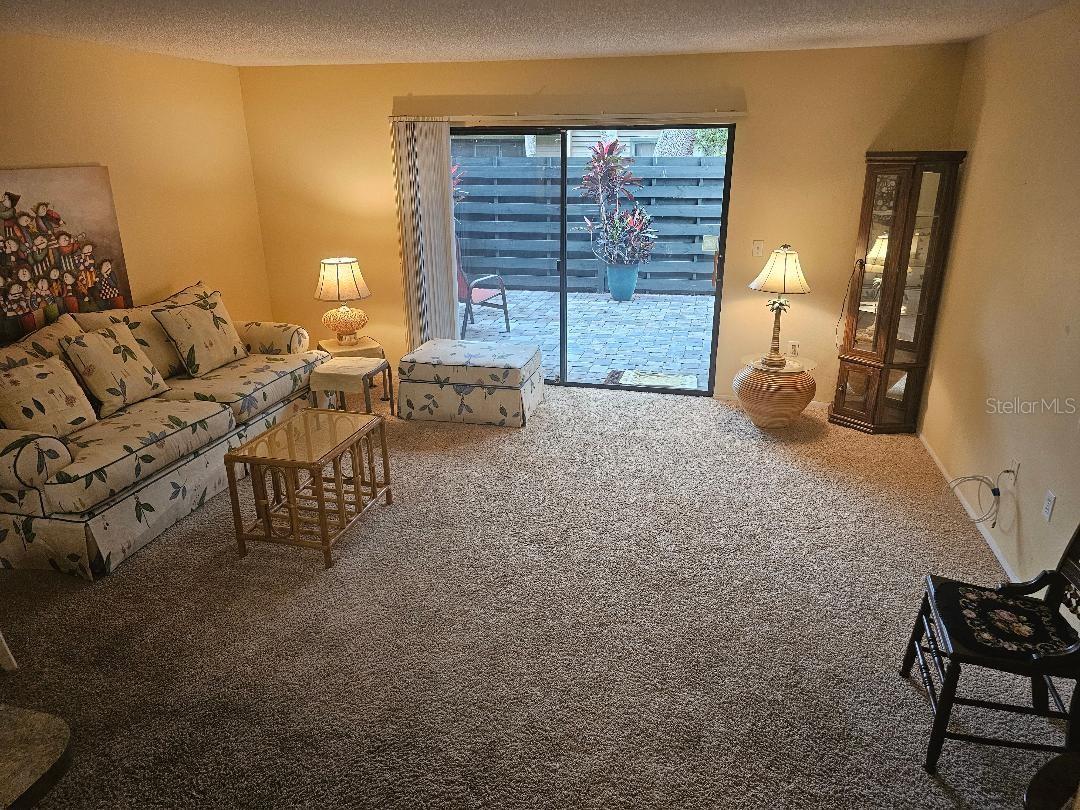 Image 9 of 19 For 956 Sunridge Drive H2