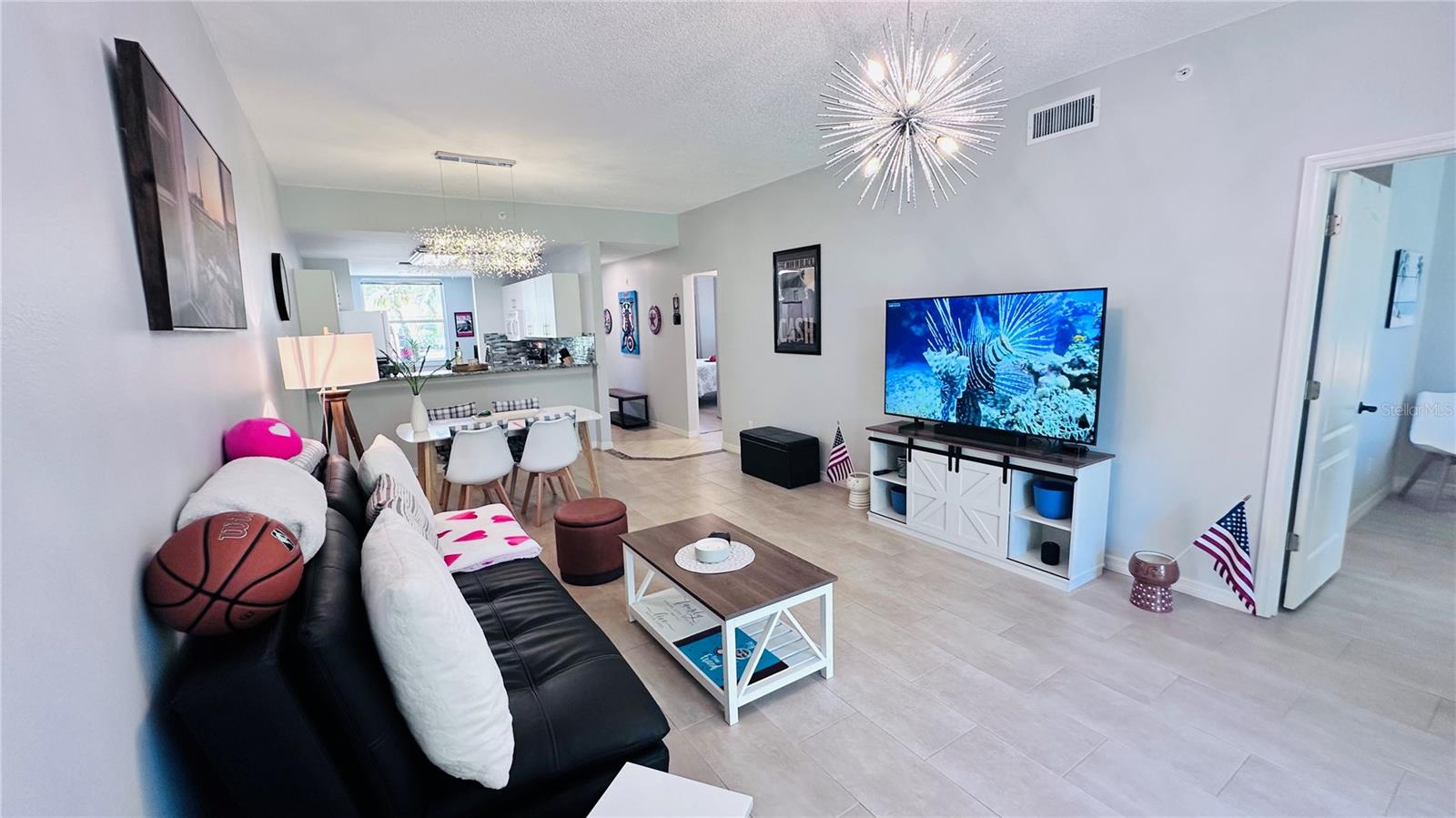 Image 3 of 23 For 4640 Tower Hill Lane 2315