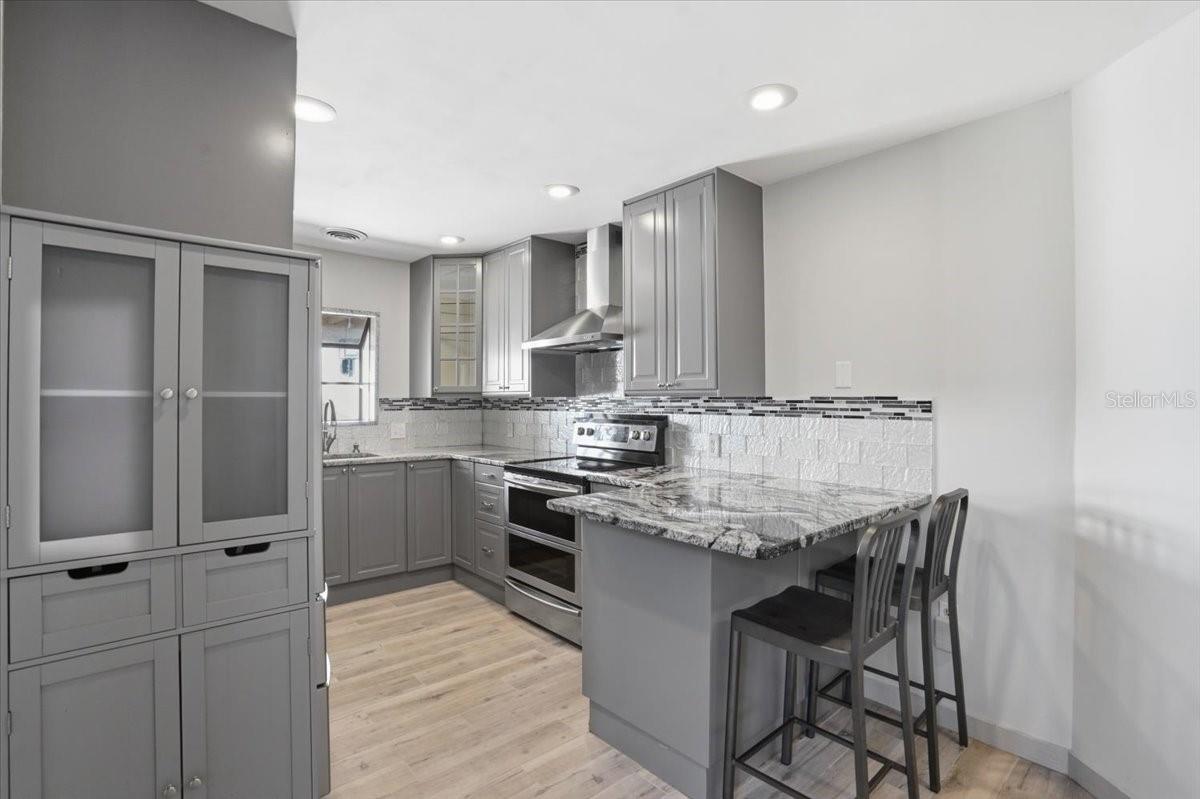 Image 11 of 65 For 7522 4th Avenue W