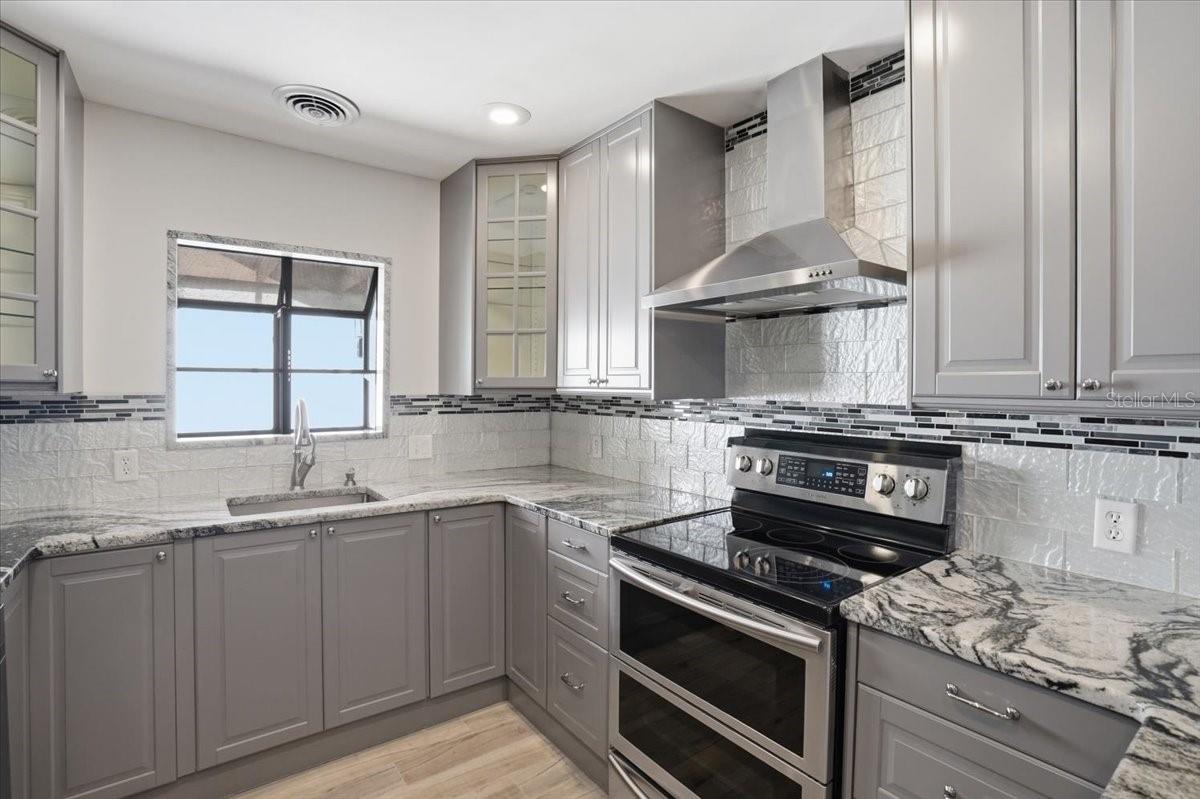 Image 13 of 65 For 7522 4th Avenue W