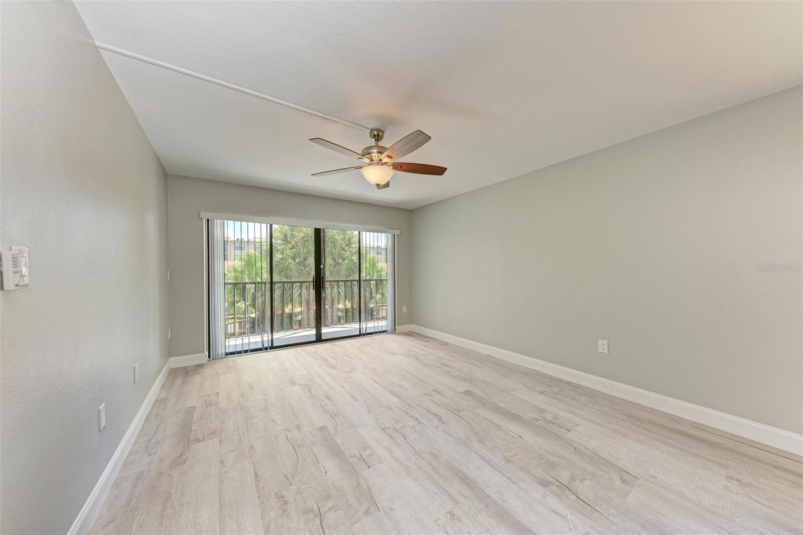 Image 11 of 54 For 515 30th Avenue W H201