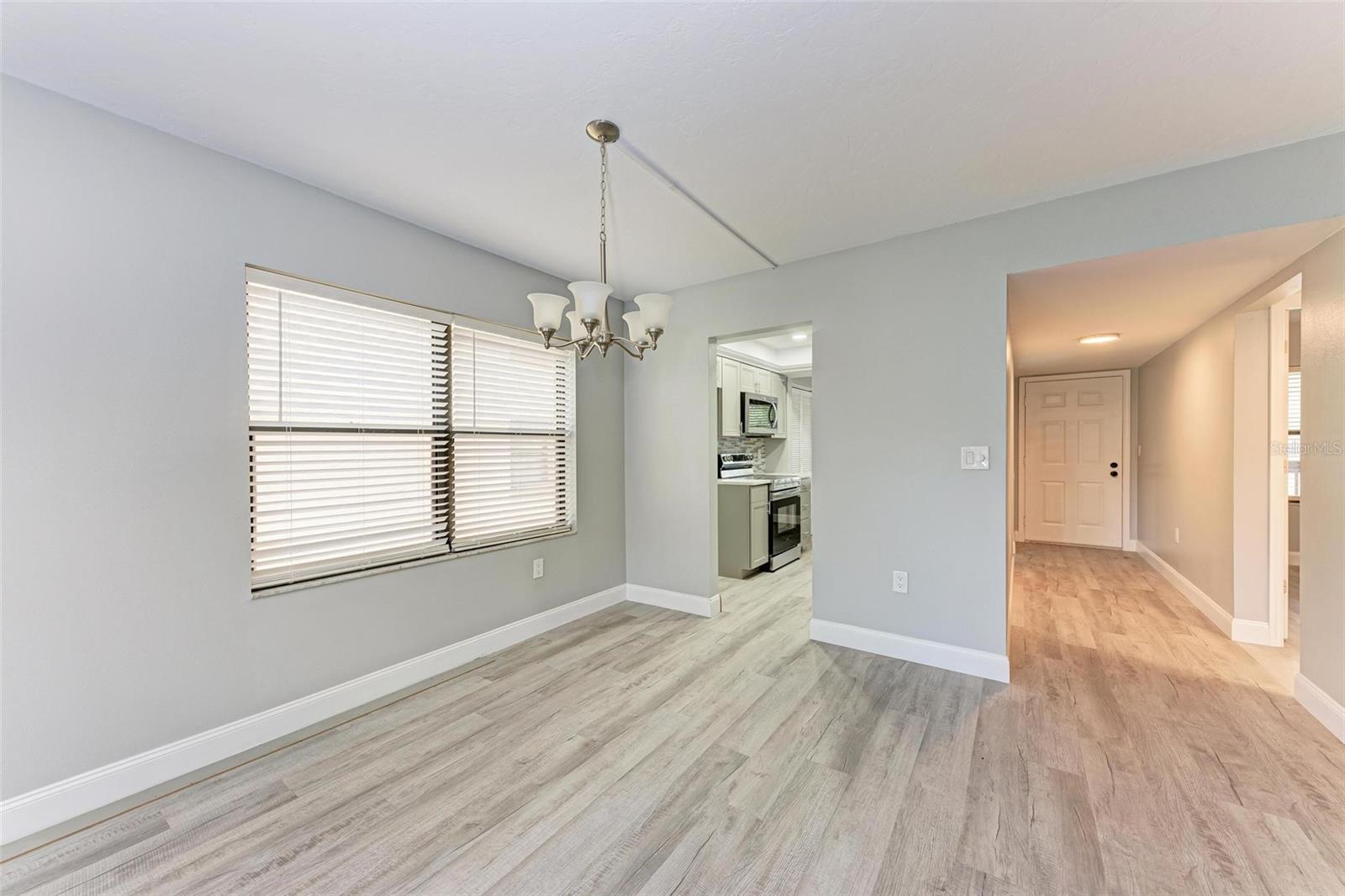 Image 12 of 54 For 515 30th Avenue W H201