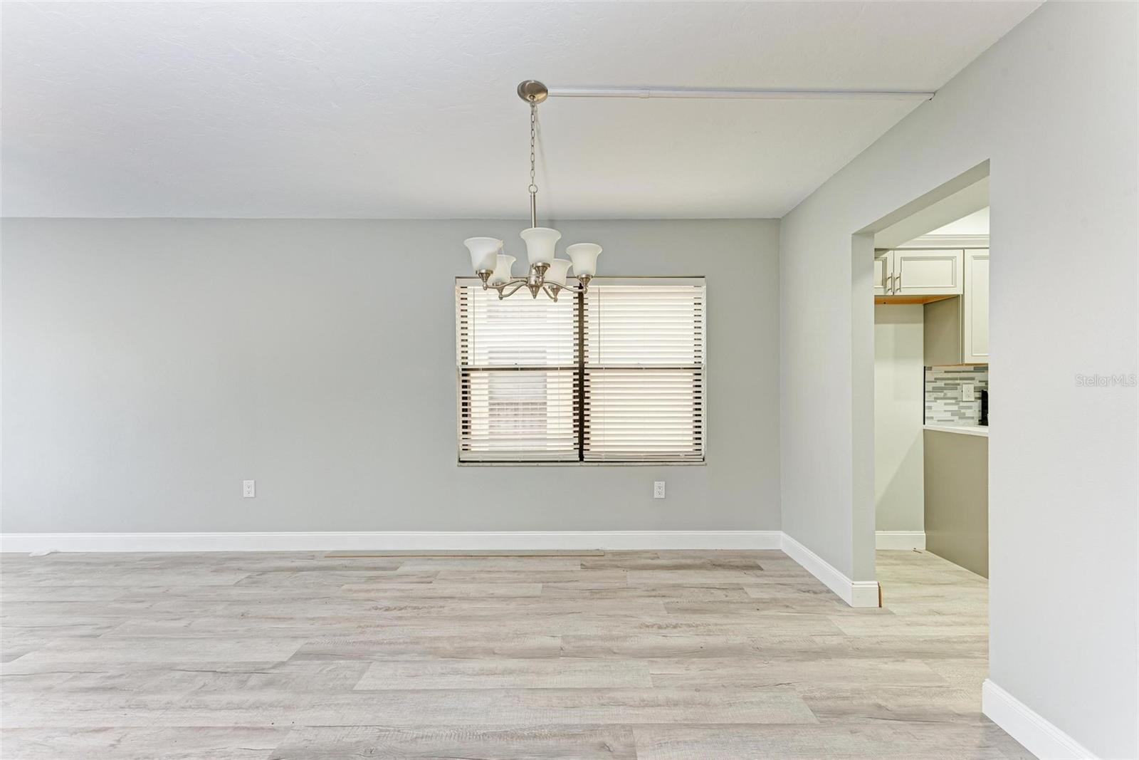 Image 17 of 54 For 515 30th Avenue W H201