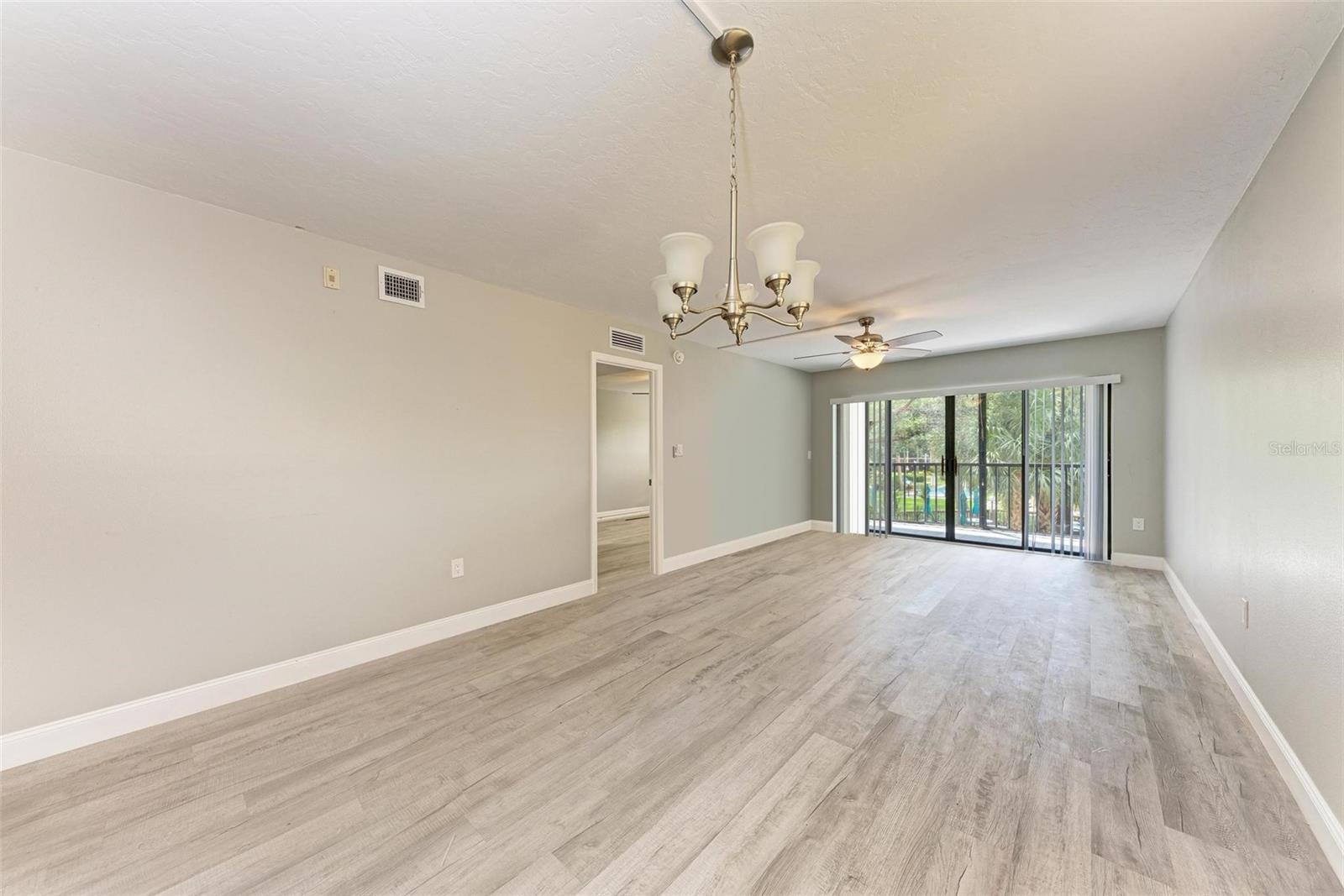 Image 21 of 54 For 515 30th Avenue W H201