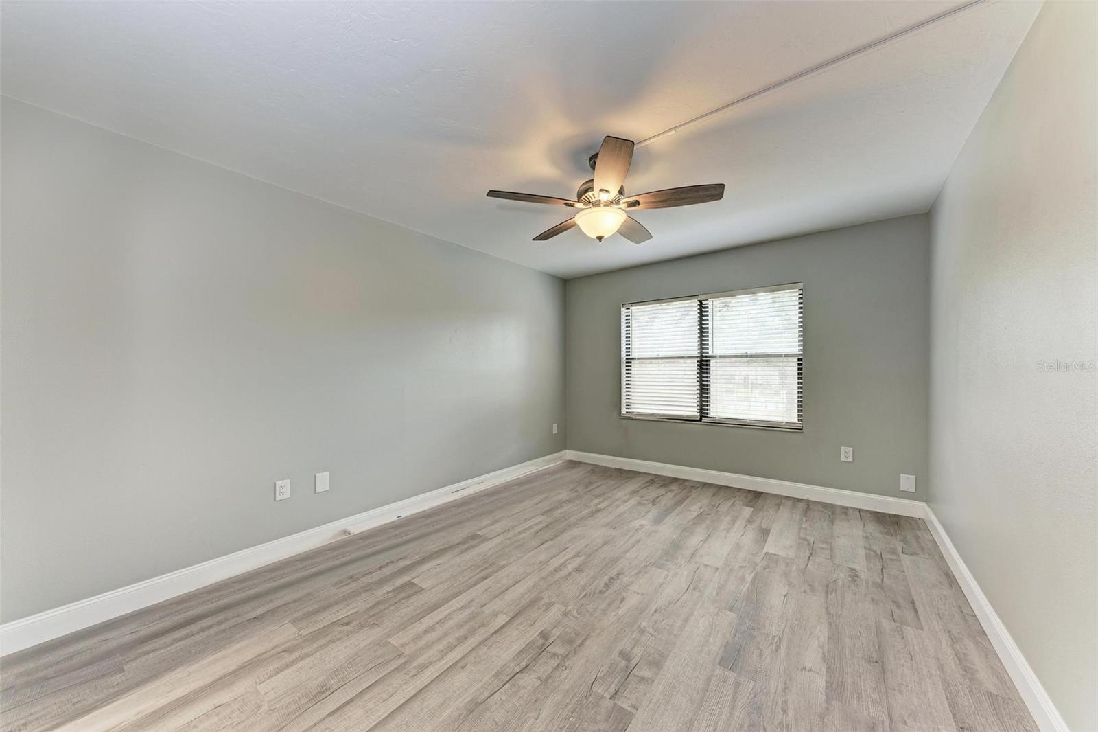 Image 24 of 54 For 515 30th Avenue W H201